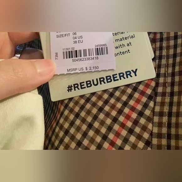 New Burberry vintage check trench coat with check lining - Picture 3 of 6